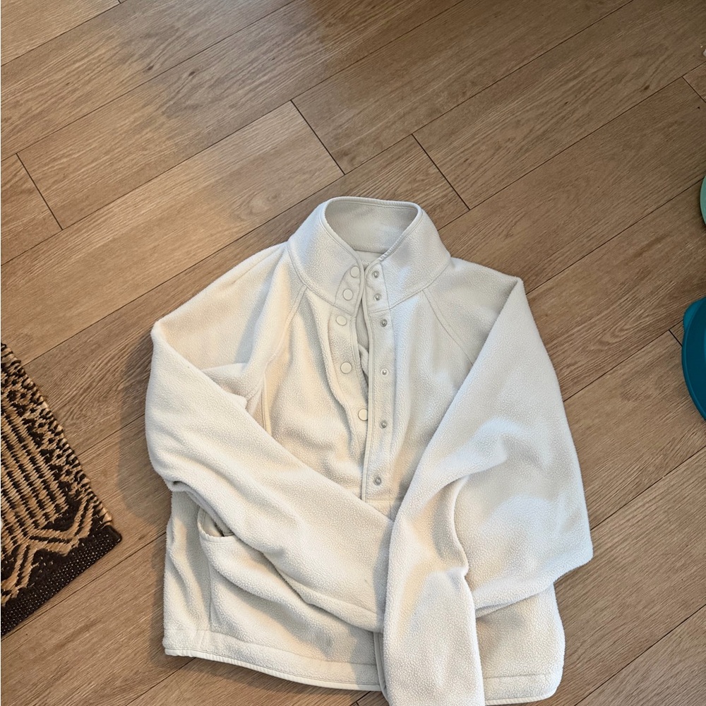 outdoor voices size large white snap up fleece